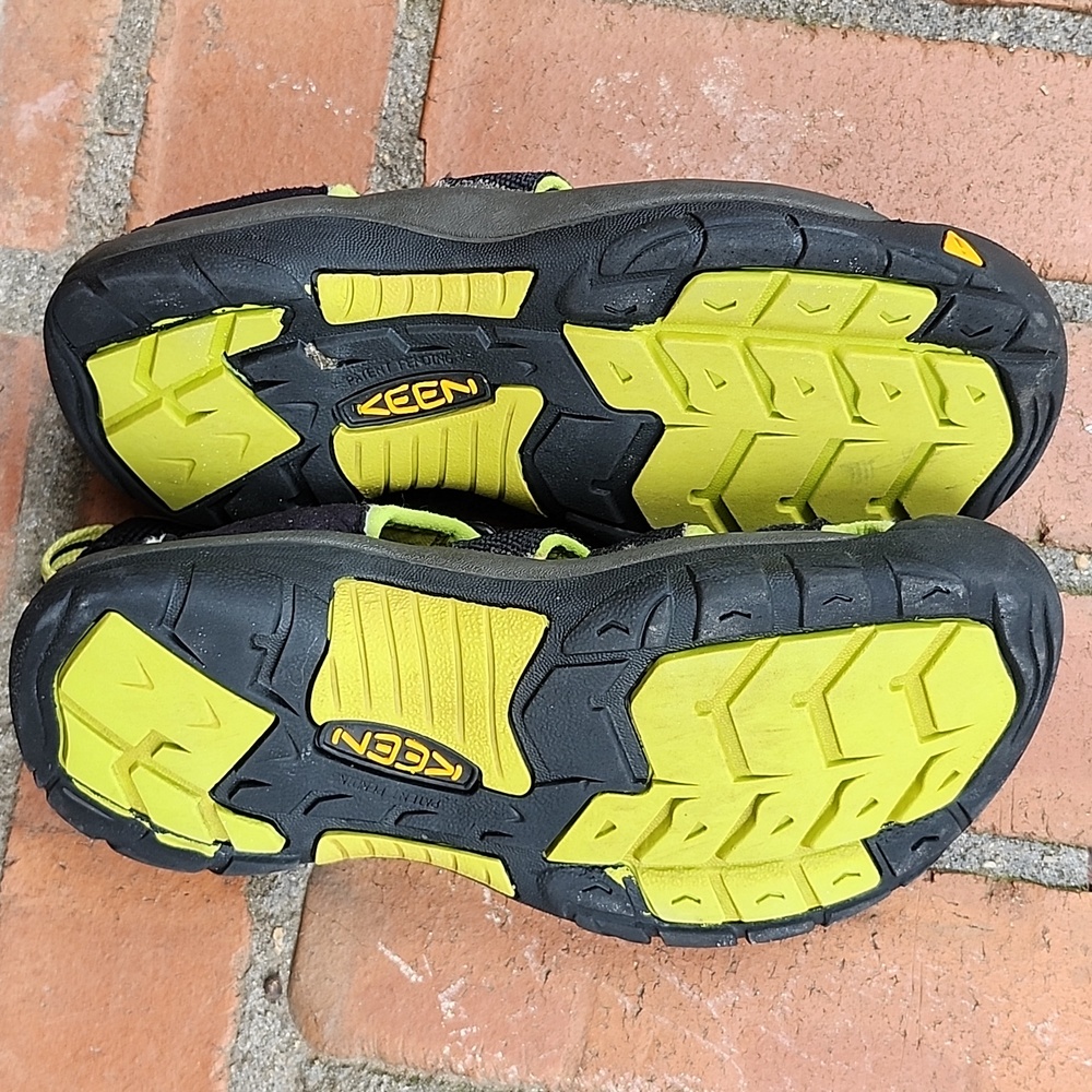 Keen Waterproof Newport H2 Black Outdoor Hiking Sandals, Kids Boys 4 - Picture 2 of 4